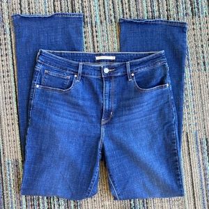 Levi’s 725 High Rise Bootcut Jeans